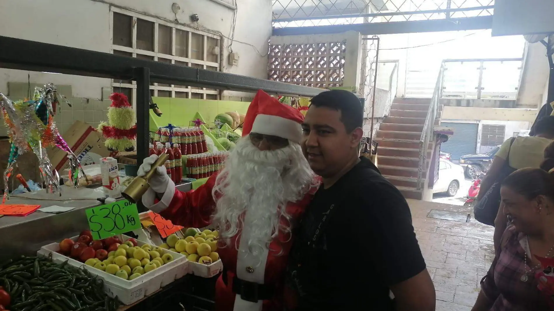 Santa Claus llega la mercado de Ciudad Madero